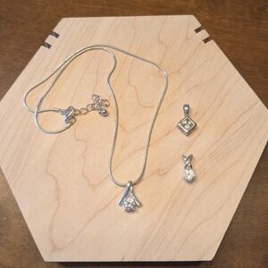 Silver Tone Snake Chain Falling Dew Necklace with 2 Interchangeable Pendants